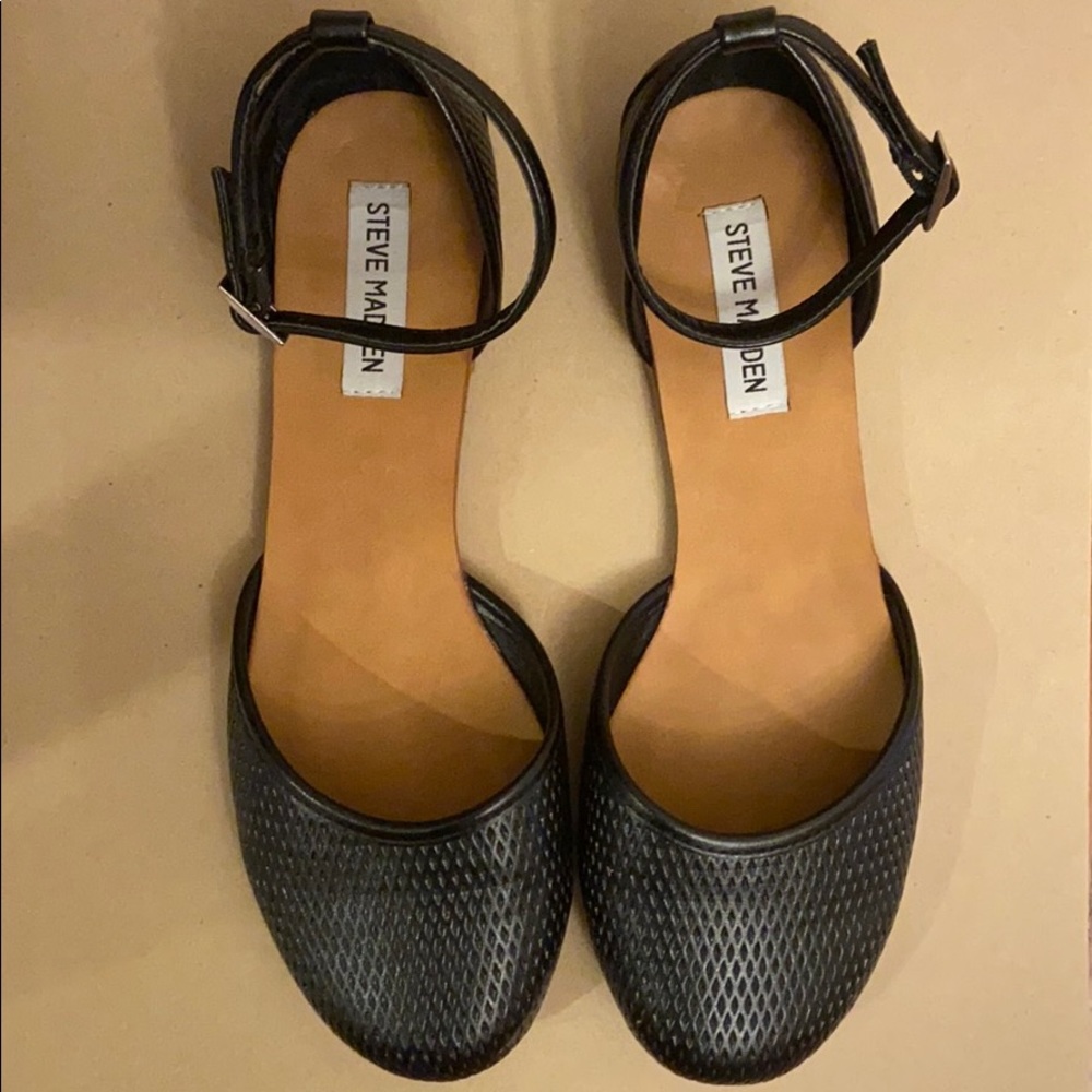 Steve Madden women black flats “Maia”